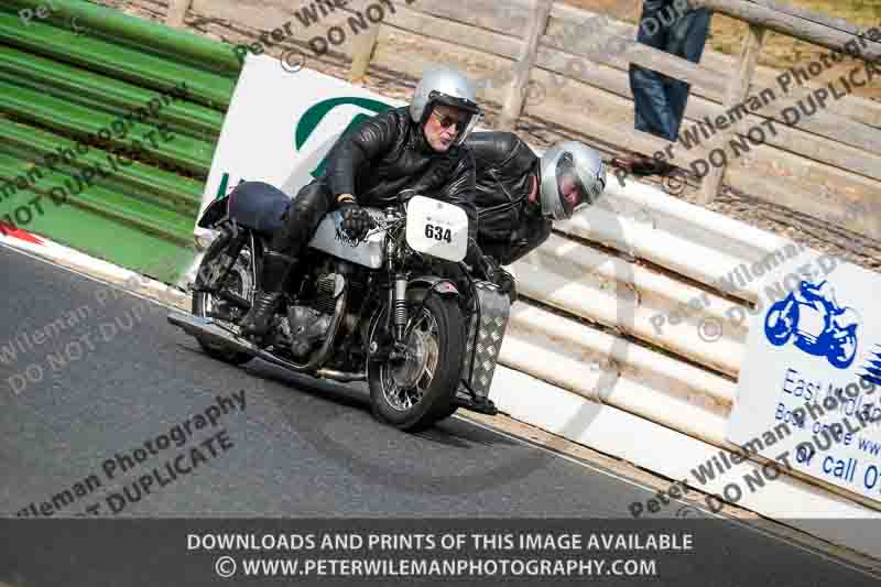 Vintage motorcycle club;eventdigitalimages;mallory park;mallory park trackday photographs;no limits trackdays;peter wileman photography;trackday digital images;trackday photos;vmcc festival 1000 bikes photographs